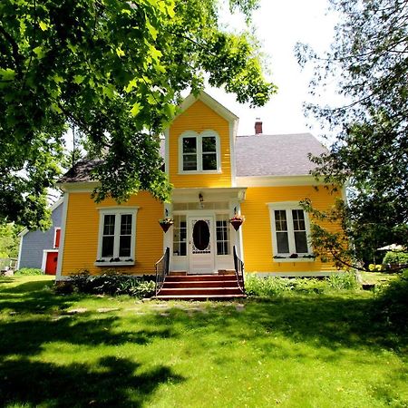 1854, The Maplegrove Inn Riverside Exterior photo
