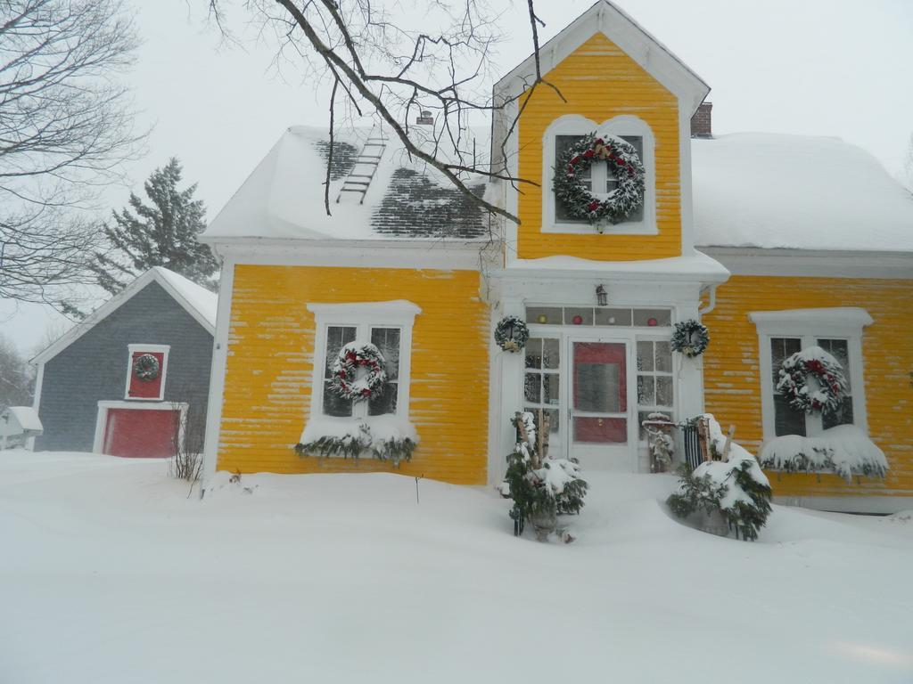 1854, The Maplegrove Inn Riverside Exterior photo