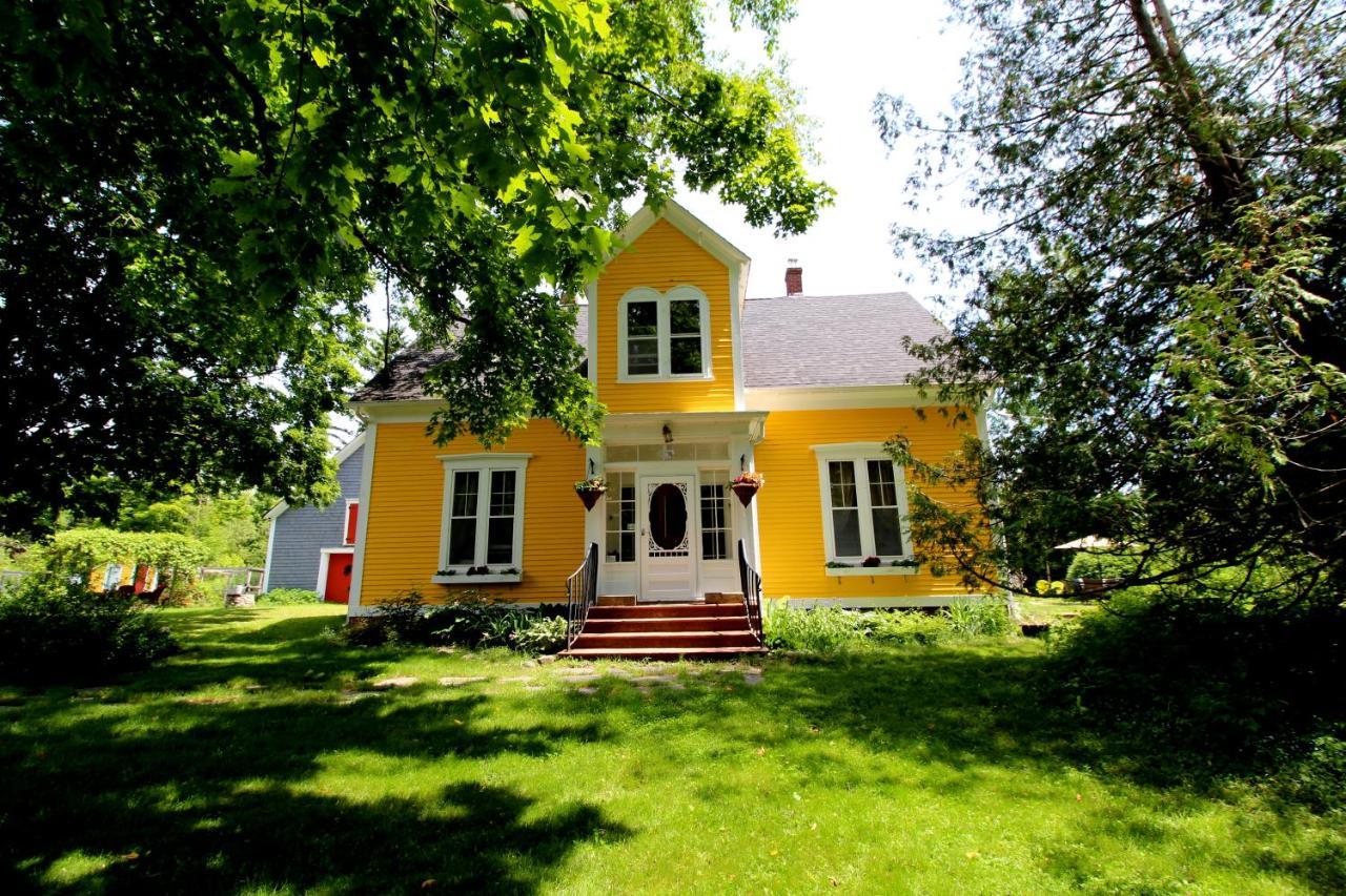 1854, The Maplegrove Inn Riverside Exterior photo